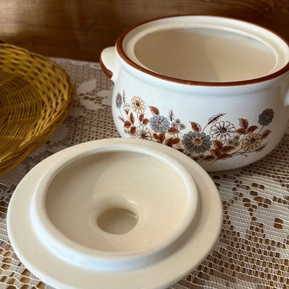 Gardenia Flower Casserole Pot - Picture 5 of 5